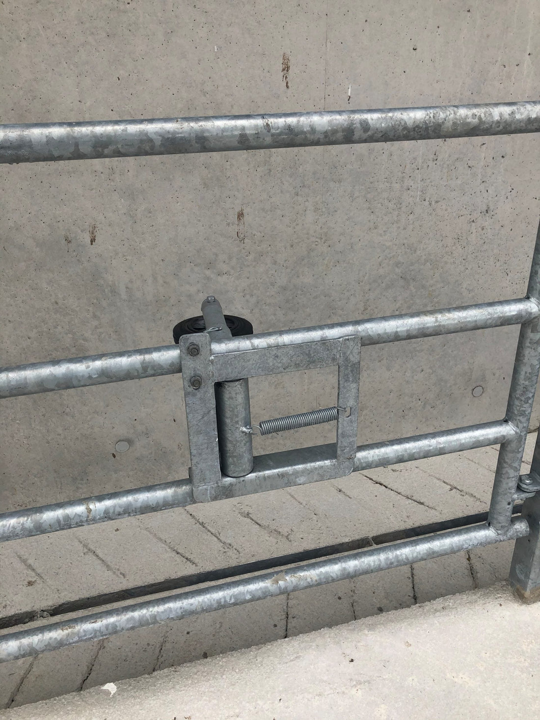 Anti-Backing Gate For ODEL Crush Panels
